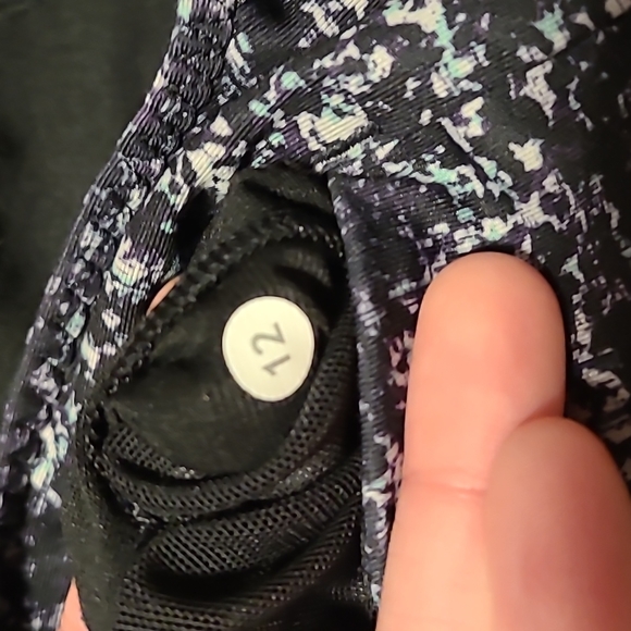 ⬇️🩷Lululemon Run Times Tank in Heathered Black/Rocky Road Sand Dune Ground - Picture 10 of 11